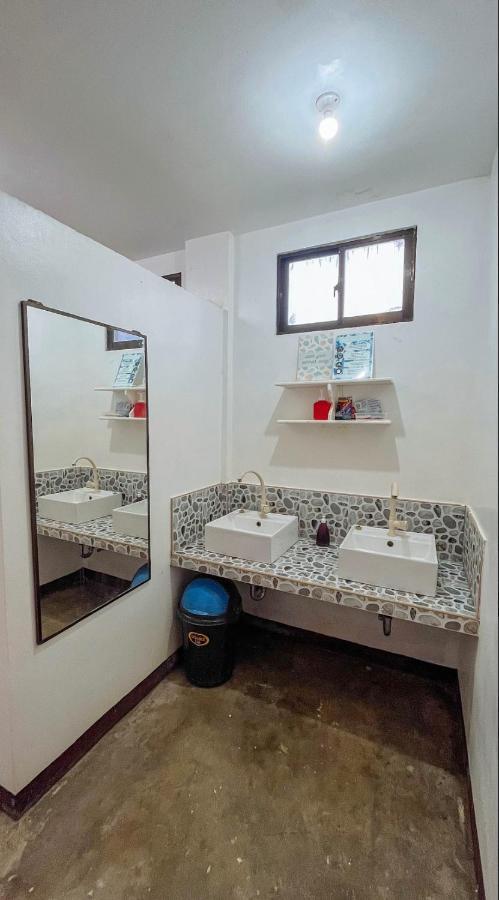 ג'נרל לונה Tres Islas Hostel מראה חיצוני תמונה
