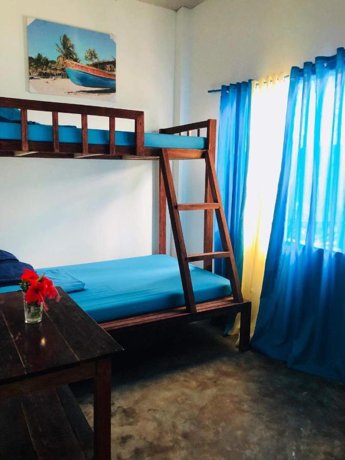 ג'נרל לונה Tres Islas Hostel מראה חיצוני תמונה